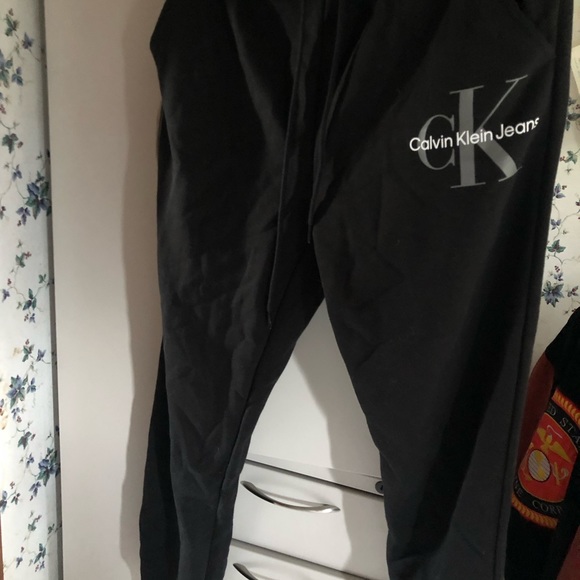 PRICE DROP Calvin Klein workout/sweat pants/joggers - Picture 4 of 5